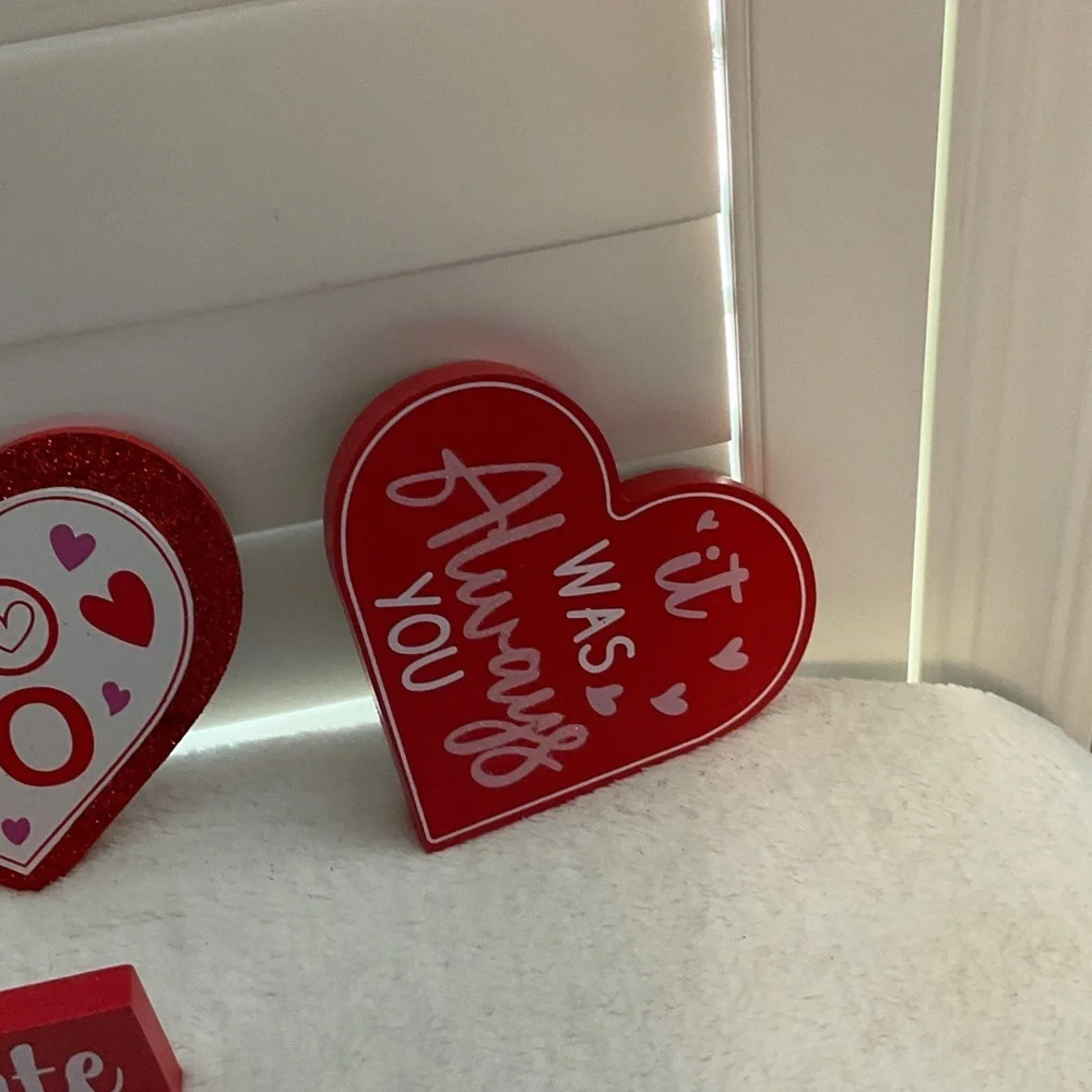 Valentine's Day Heart Decor Set - Red and Pink